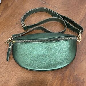 Made In Italy Green Metallic Leather Fanny Pack Crossbody Bag Casual Adjustable